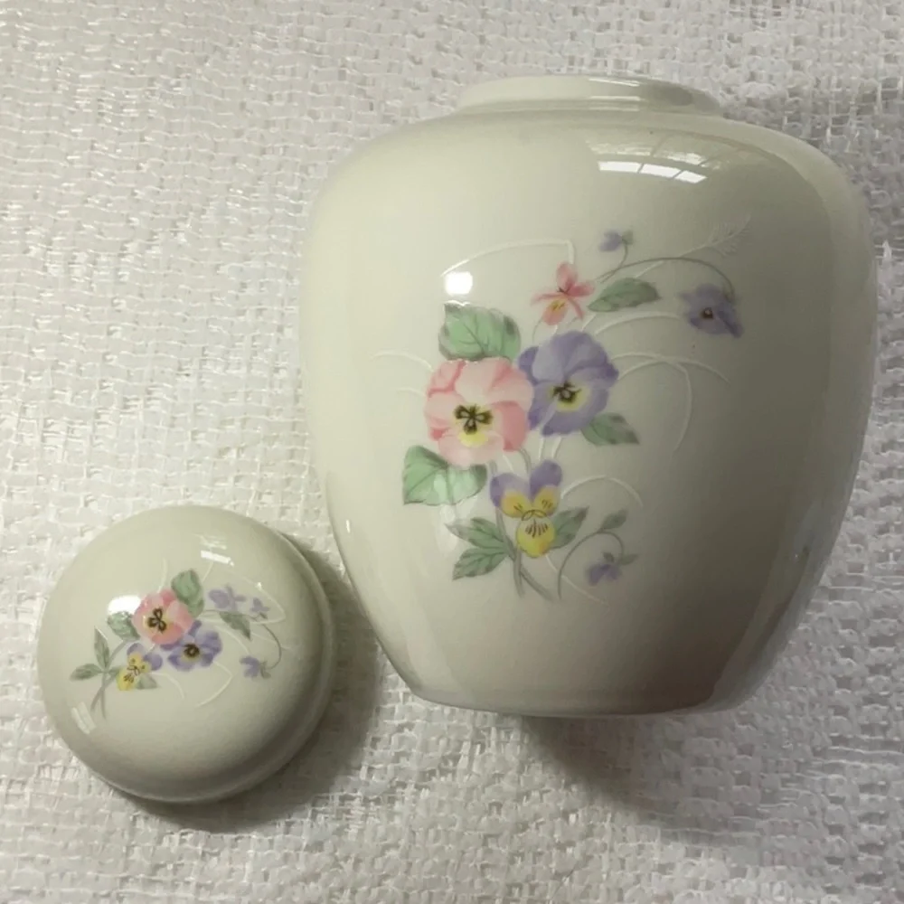 Vintage RUSS &Co JAPAN Pastel Pansies Lidded Ginger Jar